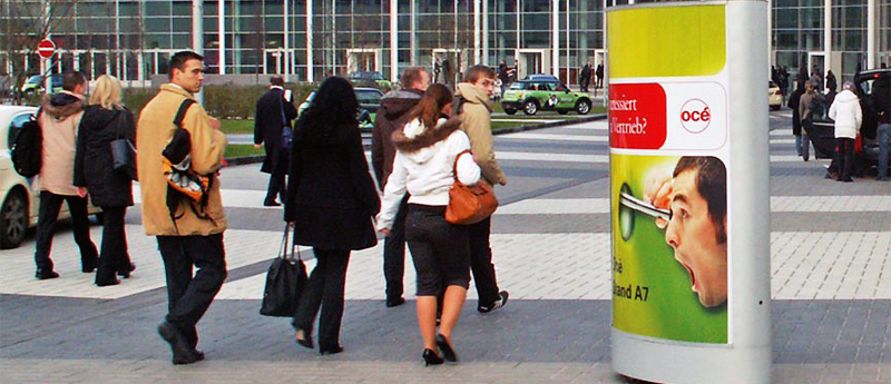 Mobile Außenwerbung in neuer Form. Die Ambient Media Variante des CLP-Plakates wird von einem Werberoller gezogen. Bringen Sie Ihre Werbebotschaft mit dem ScooterPoster direkt an den Hotspot der Zielgruppe.
